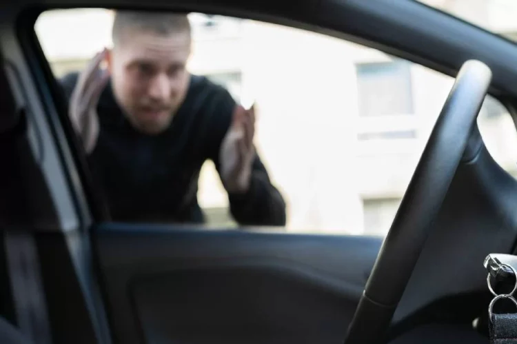 Cerrajería vehicular, Apertura de puertas