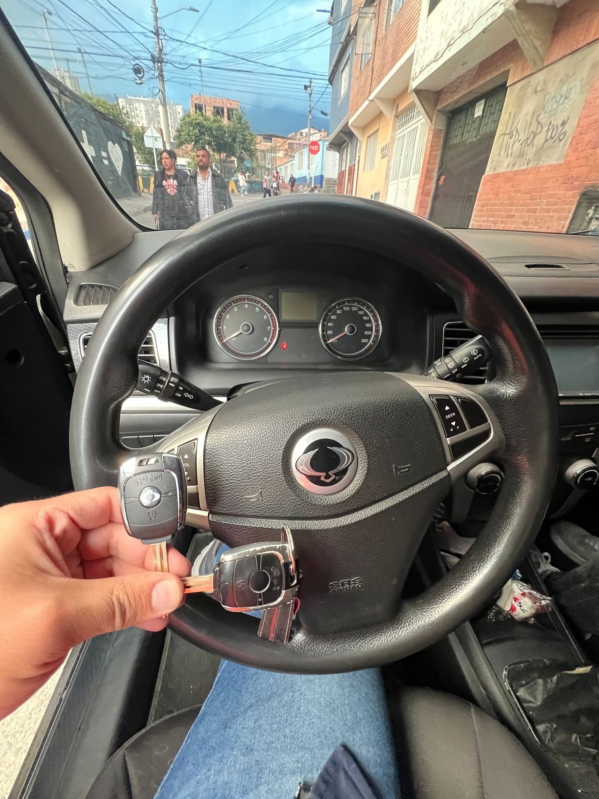 Cerrajería Automotriz Apertura de Autos Cambio de Batería de Control Cremalleras Mecánicas y Eléctricas